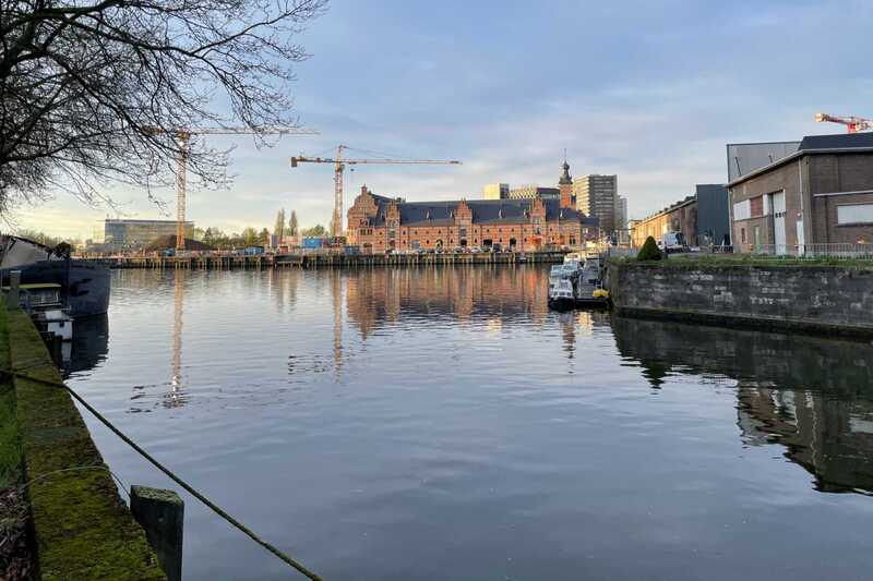 Zicht op het Keerdok op de Dijle stroomafwaarts de Guido Gezellelaan (R12) te Mechelen
