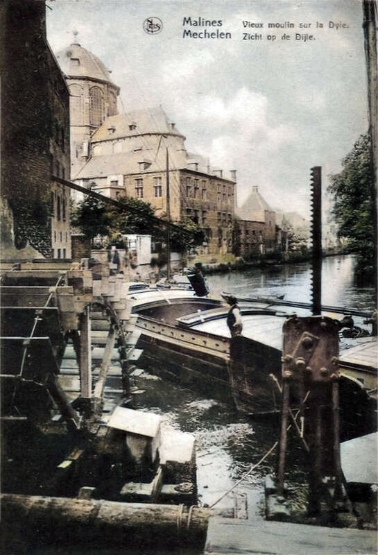 Zicht op het laden van een schip bij de molen op de Dijle in het centrum van Mechelen