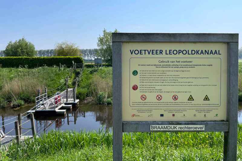 Het Leopoldkanaal aan het voetveer Braamdijk te Sint-Laureins