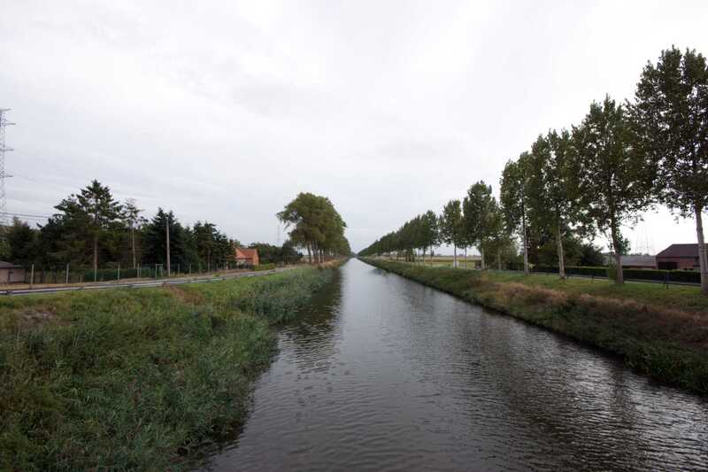 Het Schipdonkkanaal gezien vanop de brug van de Langestraat te Oostwinkel richting Zomergem