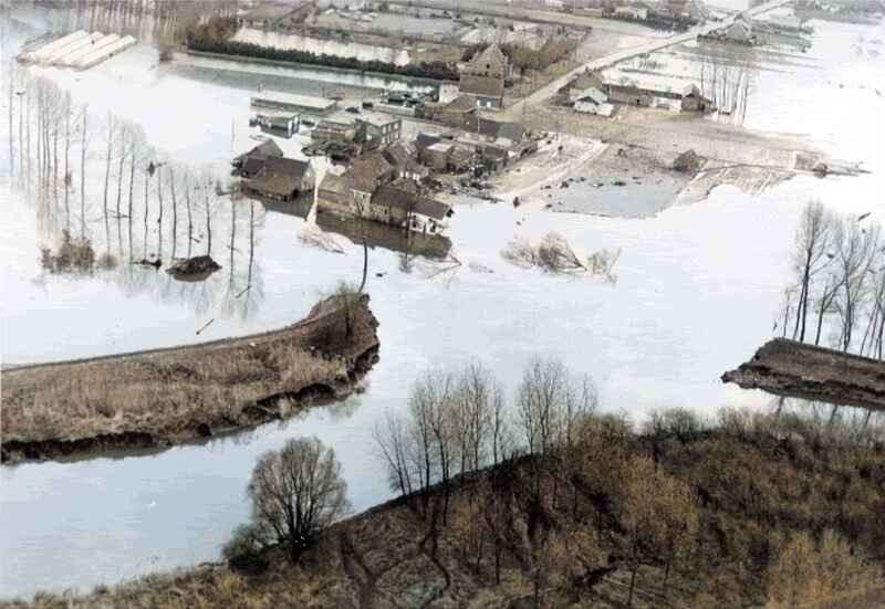 Overstromingen te Ruisbroek door een dijkbreuk aan de Vliet